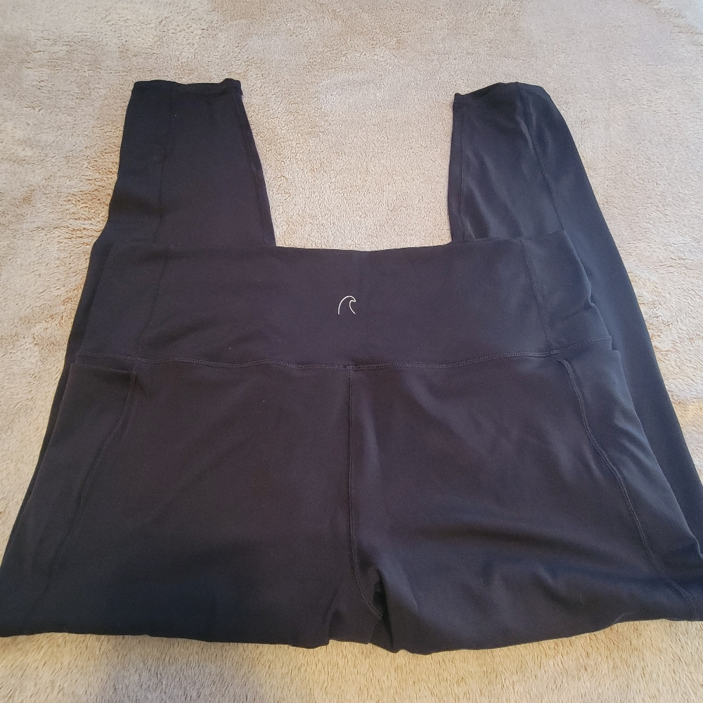 Coral Reef Black Leggings - Picture 2 of 4
